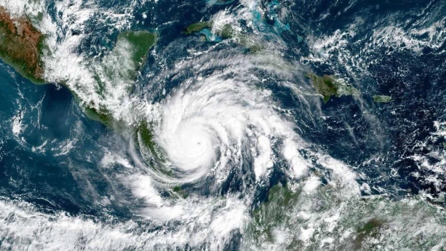 Bonnie se convierte en huracán en el sur de México