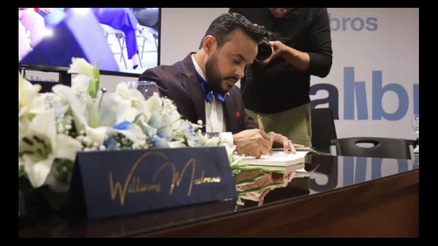 Williams Medrano pone en circulación su obra Herederos de Éxito