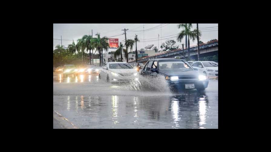 Continuarán las lluvias por incidencia de una vaguada, informa Onamet