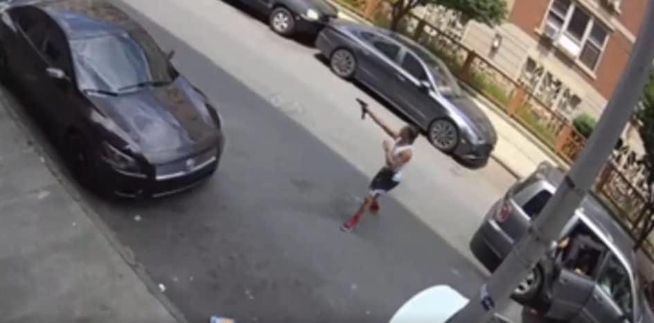 Video muestra momento en el que hombre mata a joven tras emboscarlo en El Bronx