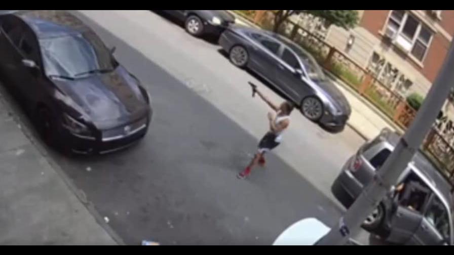 Video muestra momento en el que hombre mata a joven tras emboscarlo en El Bronx