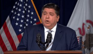 Gobernador de Illinois reclama enfado por la violencia con armas en EE.UU.