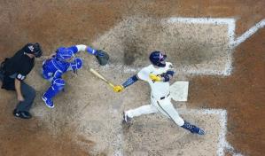 HR de Caratini en la 10ma da triunfo a Cerveceros