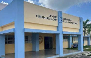 Dos recluosos heridos durante enfrentamiento en el centro La Isleta en Moca