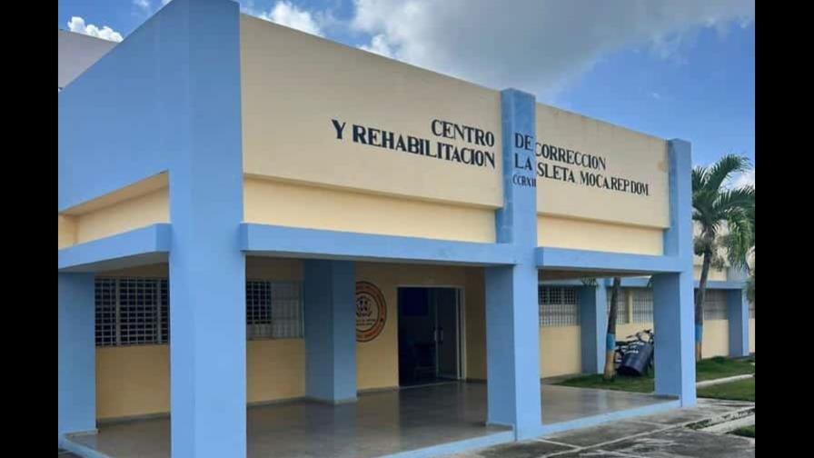 Dos reclusos heridos durante enfrentamiento en el centro La Isleta en Moca Dos reclusos heridos durante enfrentamiento en el centro La Isleta en Moca