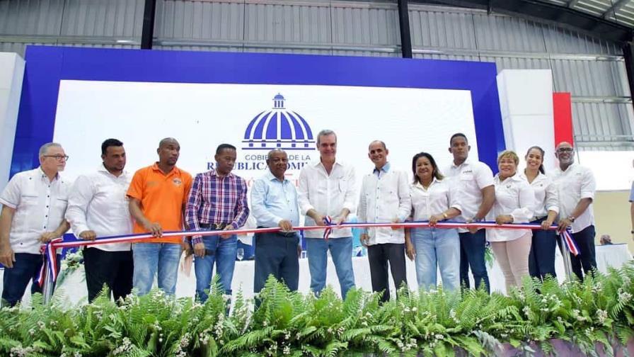 Gobierno entrega remozadi Polideportivo Raúl Castro de Sabana Perdida