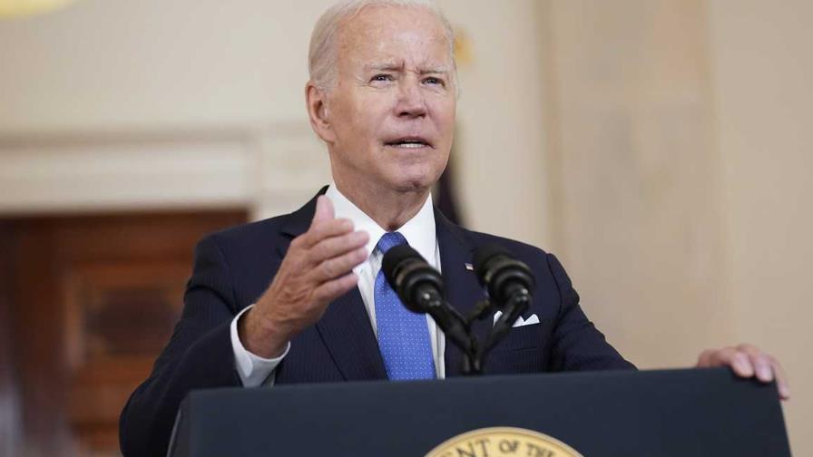 Biden cree que hay ahondar el control de armas y prohibir fusiles de asalto