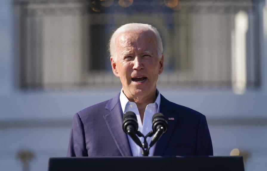 Biden pide a Corte Suprema que avale política de deportación