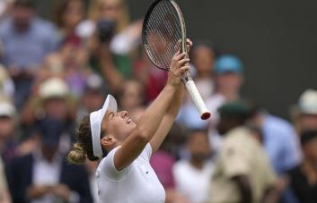 Halep impone su potencia y regresa a las semis de Wimbledon