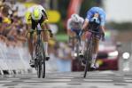 Clarke gana la etapa de los pavés, Van Aert sigue líder del Tour del Francia