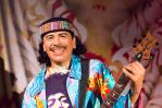 Carlos Santana se desmaya en pleno concierto en Michigan Carlos Santana se desmaya en pleno concierto en Michigan