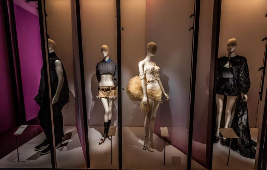La alta costura muestra la relación entre desnudez y moda en un museo belga