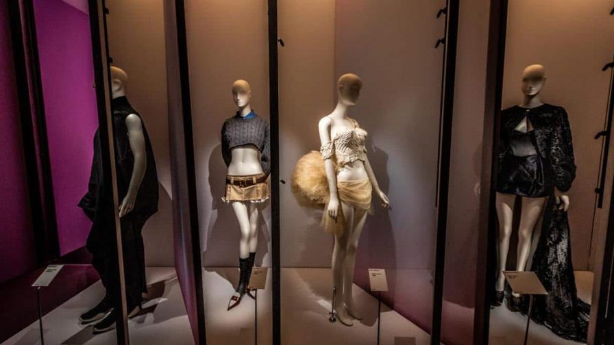 La alta costura muestra la relación entre desnudez y moda en un museo belga