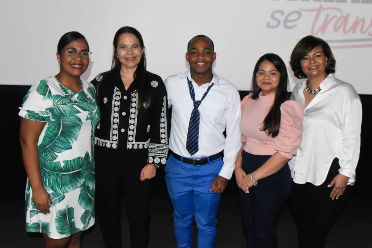 Cesarina Ferreras, Ana Margarita Blanco, Edward Martínez, Ingrid Muñoz y María Denisse Rodríguez.