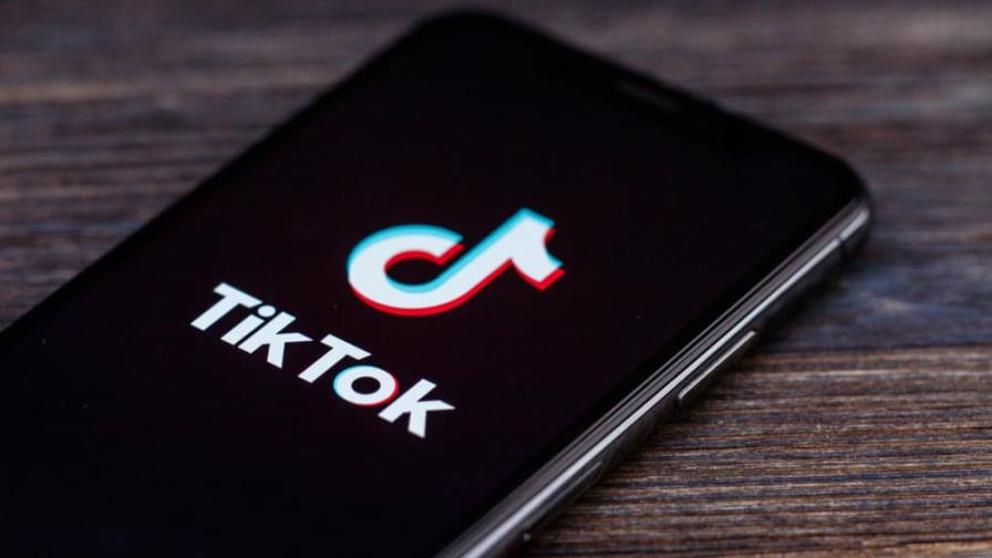 Senadores de EE.UU. piden investigar a TikTok por presunto espionaje chino