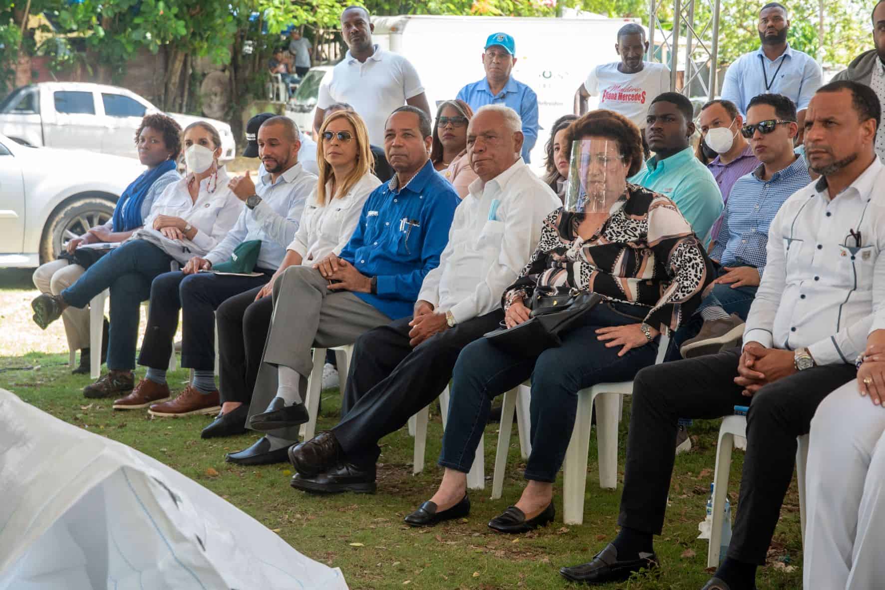 Más particpoantes en el lanzamiento del proyecto