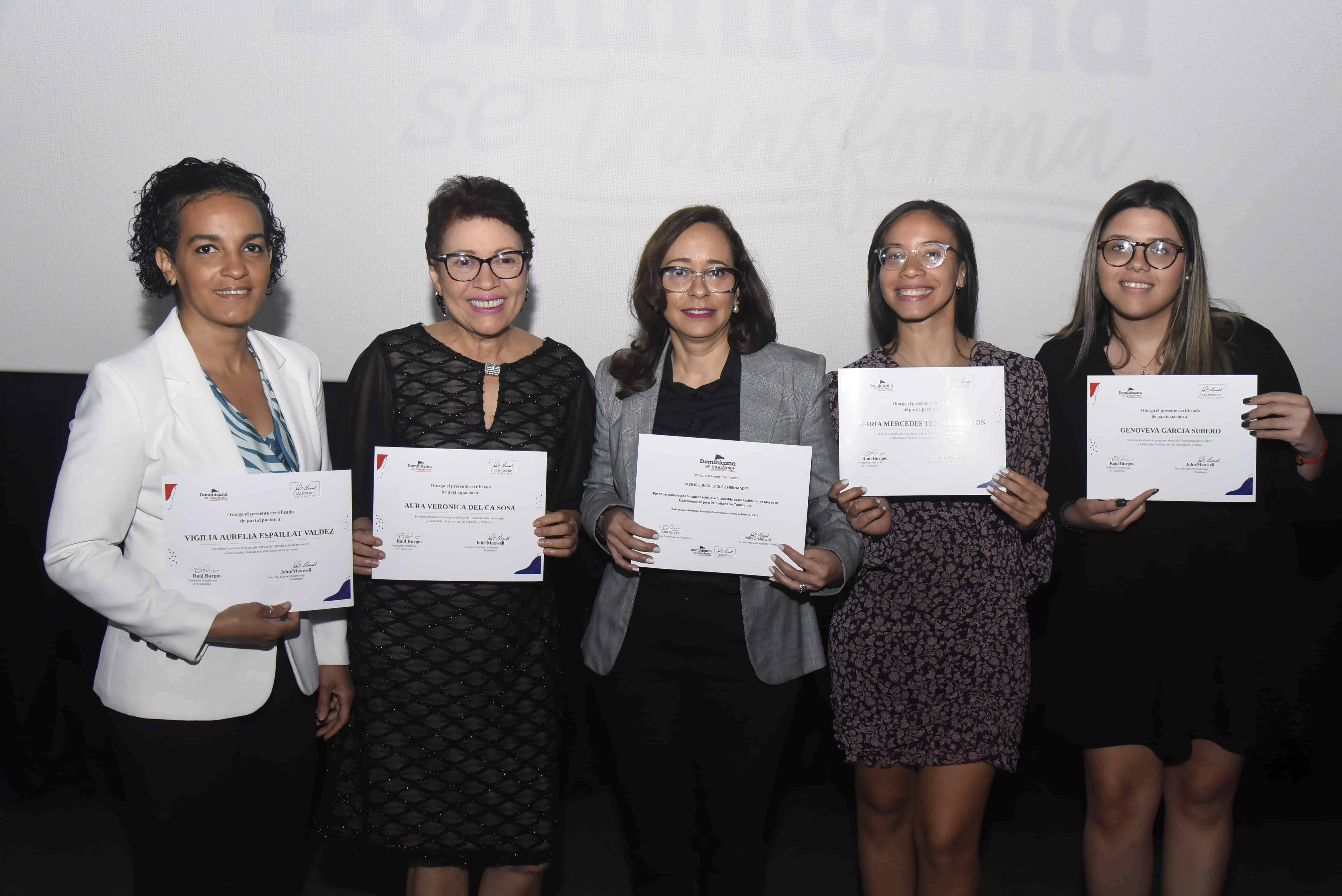 Vigilia Espaillat, Verónica Sosa, Yasilis Jaquez, María Tejada y Genoveva García.
