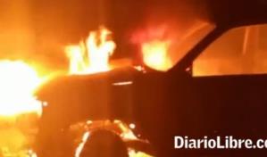 Dos personas son asesinadas y quemadas dentro de un vehículo en Puerto Rico