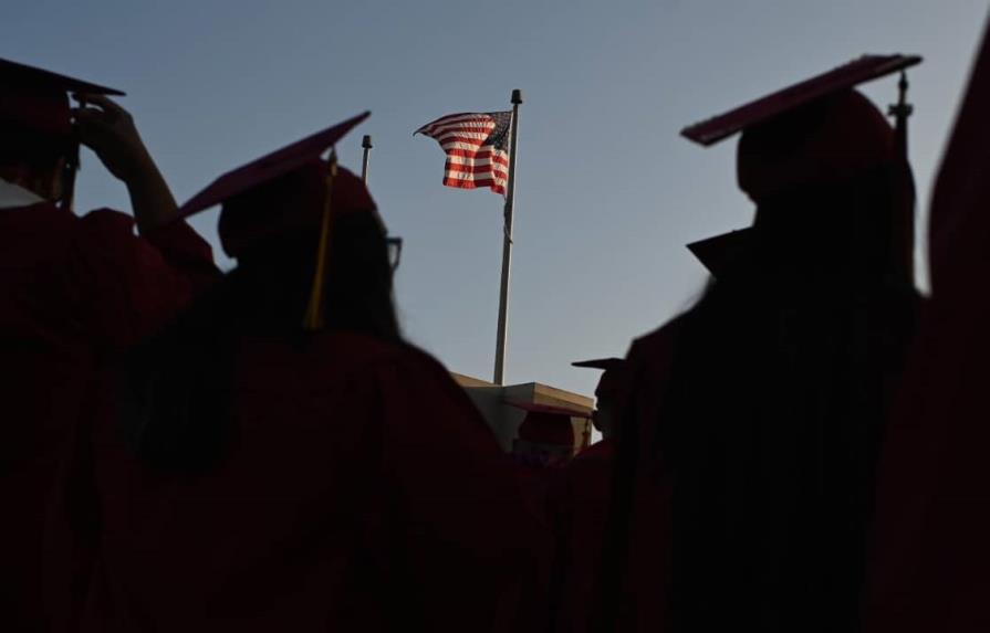 EEUU anuncia control de fraudes para estudiantes universitarios endeudados