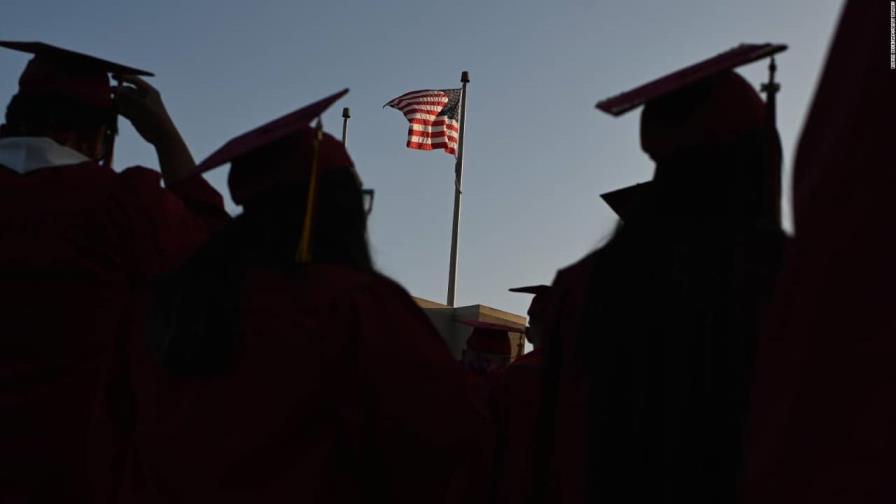 EEUU anuncia control de fraudes para estudiantes universitarios endeudados