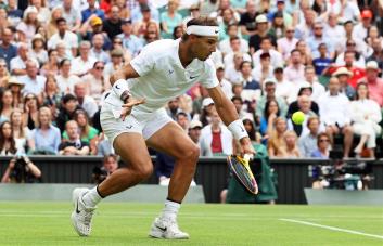Rafael Nadal está lesionado; quiere jugar su semifinal en Wimbledon