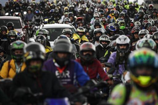 Motociclistas protestan en Bogotá por restricciones Motociclistas protestan en Bogotá por restricciones