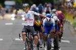 Pogacar se apodera del maillot tras ganar sexta etapa del Tour