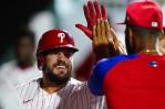 Nacionales vencen a Filis pese a dos jonrones de Schwarber