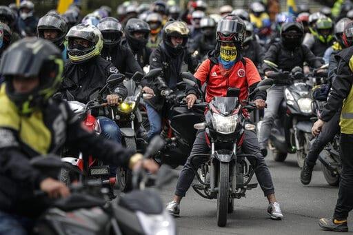 Motociclistas protestan en Bogotá por restricciones Motociclistas protestan en Bogotá por restricciones