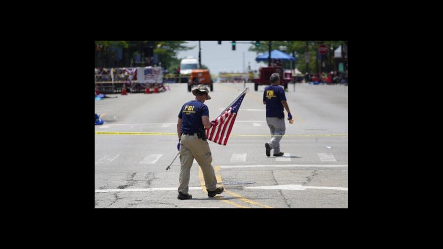 Extraños salvan a niño en medio de tiroteo de Highland Park