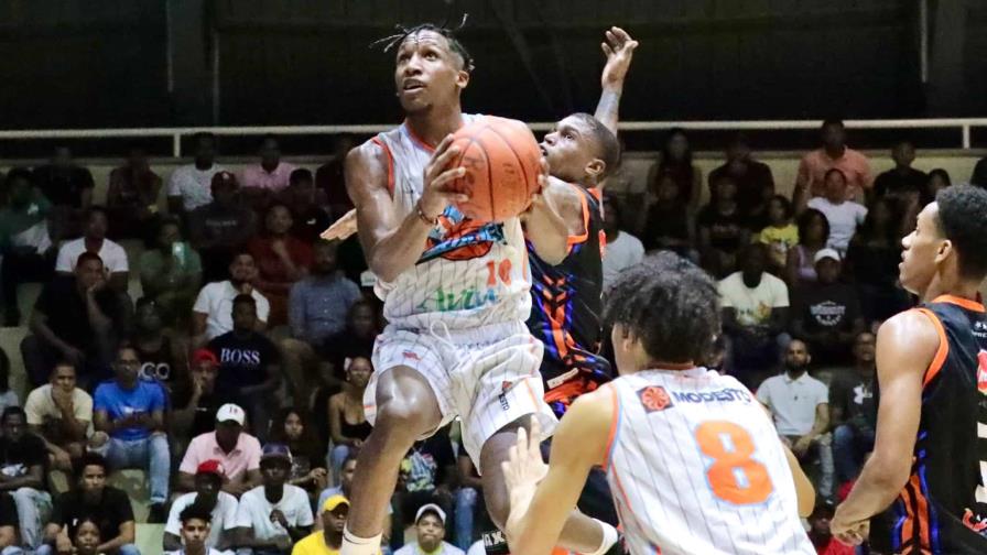 Titanes azotaron a los Reales en San Cristóbal