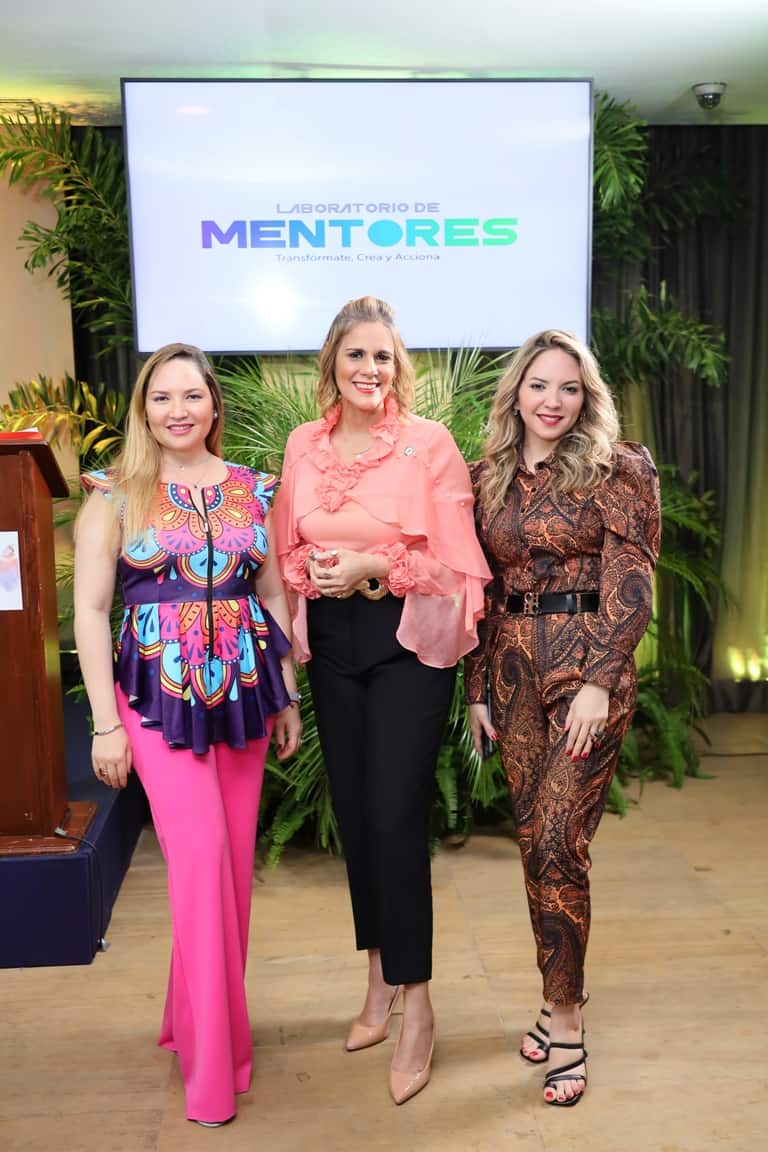 María Gil, Rocio Regalado y Hanna Gil.
