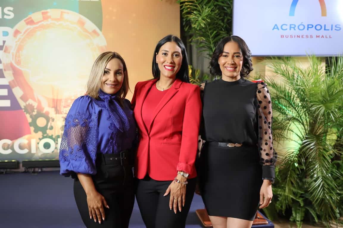 Faride Rey, María María y Uldanelly Capell.