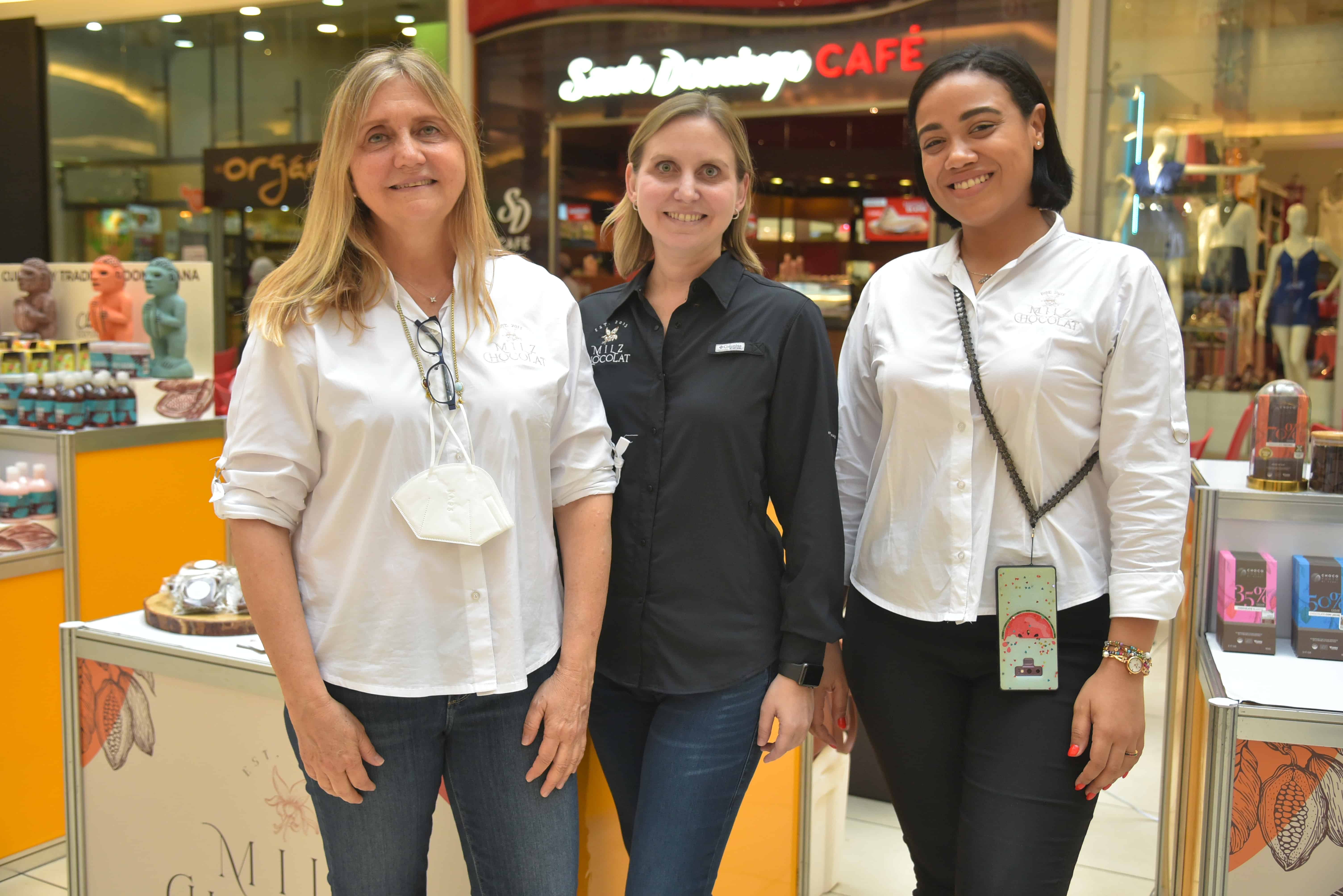 Ivonne Milz, Yifat Milz y Oscara Vásquez.