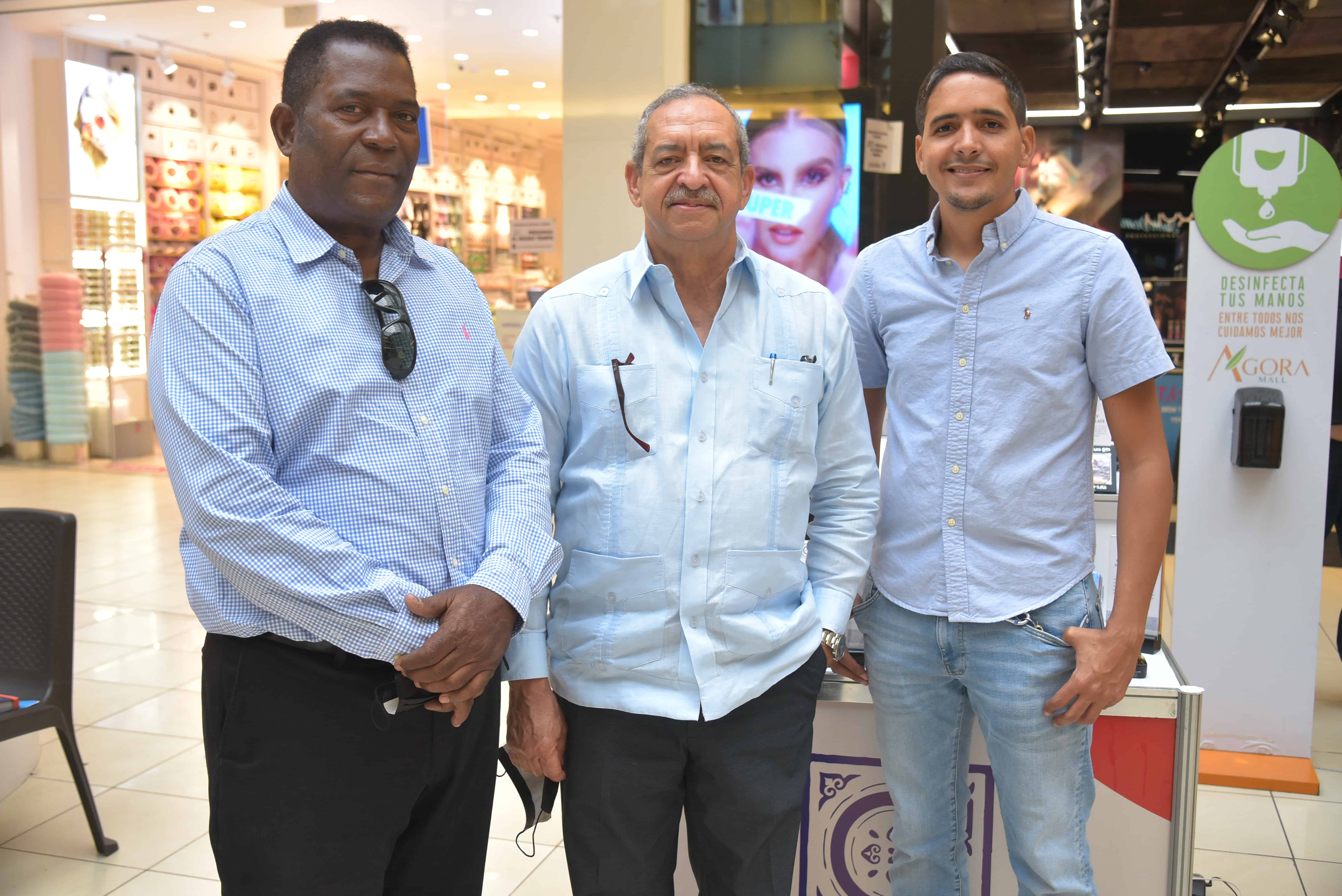 Yony Molina, Víctor Hidalgo y Juan Mejía.