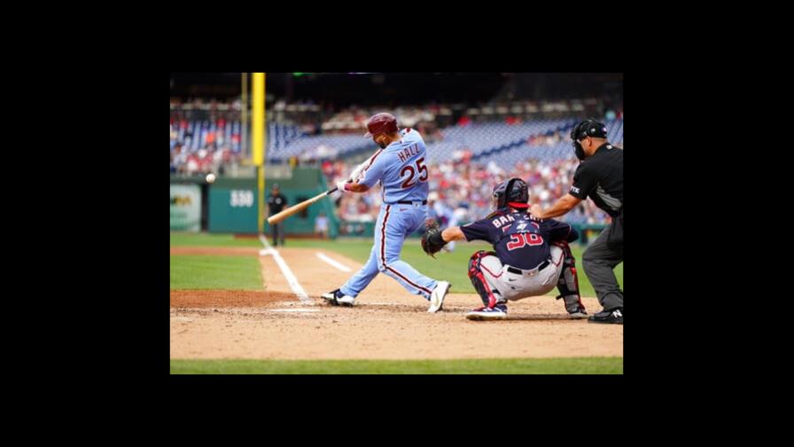 Hall pega jonrón y empuja dos y los Filis se imponen a Nacionales