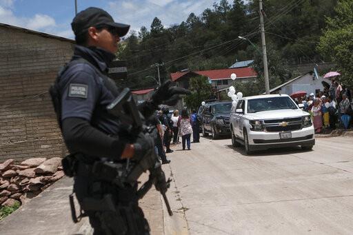 Hallan a dos hombres raptados por asesino de jesuitas en México