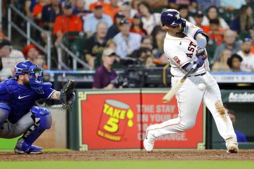 Astros derrotan 5-2 a Reales con Verlander efectivo