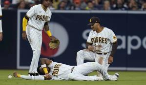 V&Iacute;DEO | Profar colapsa tras choque; Padres vencen a Gigantes