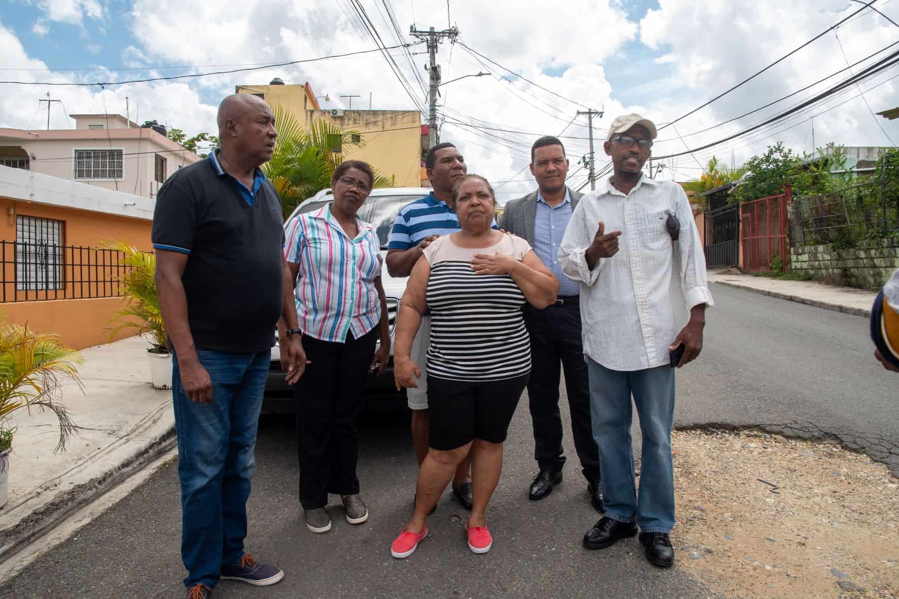 Vecinos de l r esidencail Cerros del Norte que rechazan los camiones con basura