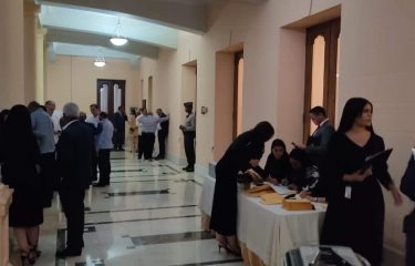 Abinader convoca a todos sus ministros y directores a una reunión en el Palacio Nacional