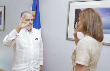 Juramentan a Miguel Ceara Hatton como ministro de Medio Ambiente 