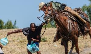 EEUU sanciona a cuatro agentes por el hostigamiento a migrantes haitianos
