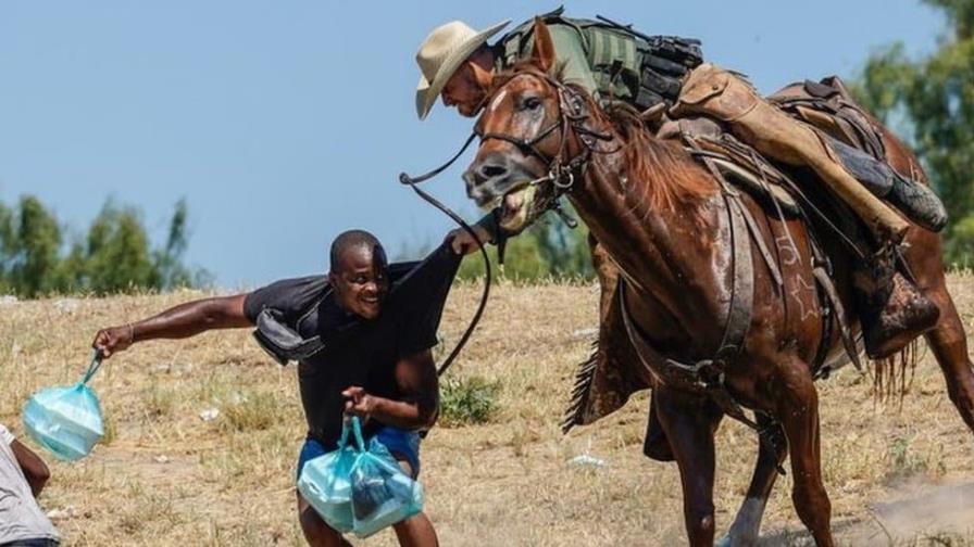 EEUU sanciona a cuatro agentes por el hostigamiento a migrantes haitianos EEUU sanciona a cuatro agentes por el hostigamiento a migrantes haitianos