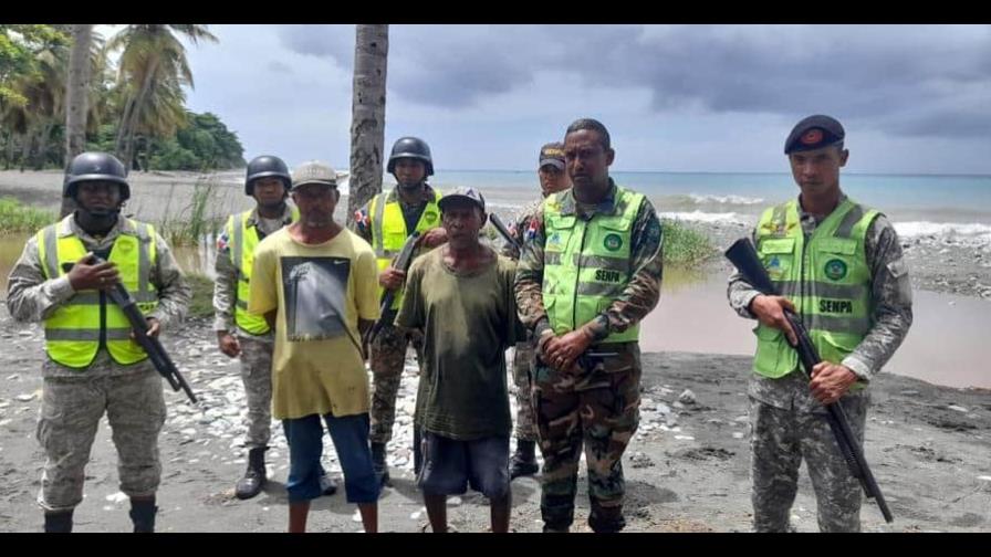 Apresan a dos pescadores acusados de matar tiburón toro en playa Nizao