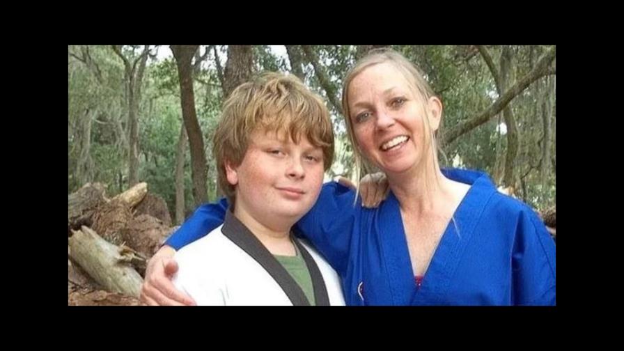 Sentencian por encubrimiento a amigo de joven de EE.UU. que mató a su madre