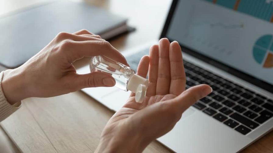 Por estos motivos no debes abusar del gel desinfectante