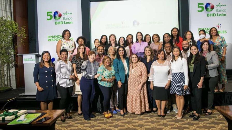 Banco BHD León realiza un taller de finanzas para las cronistas sociales