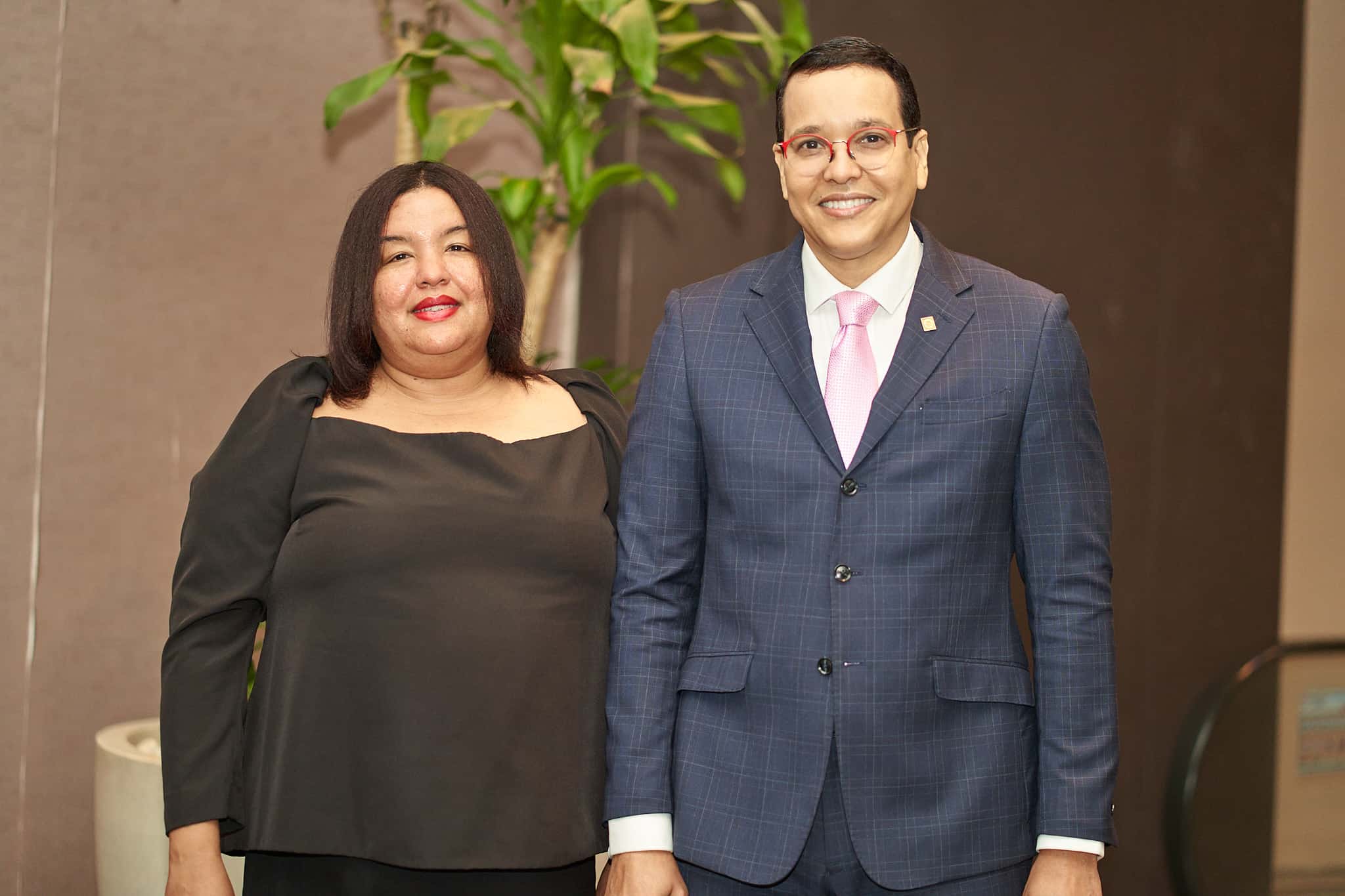 Giselle Moreno y Elías Dinzey.