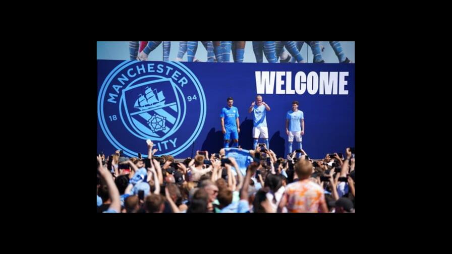 Fanáticos de Manchester City dan bienvenida a Haaland